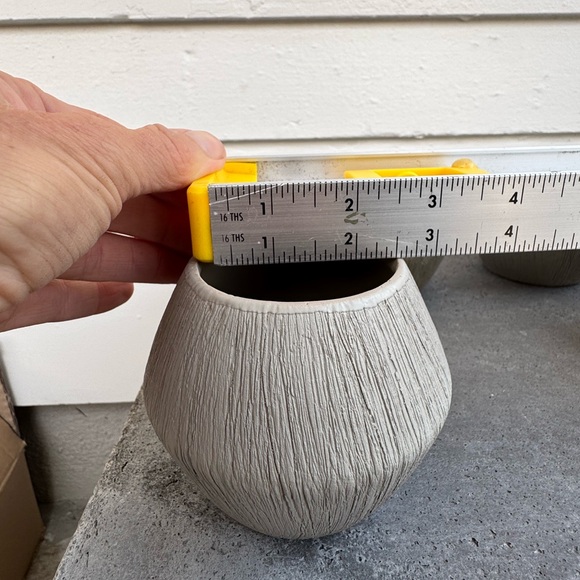 Modern White Textured Vase Planter Small Avon Pots set of 4 - Picture 7 of 8